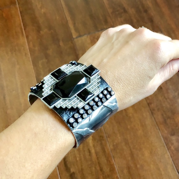 Beautiful metal and stone bracelet - Picture 3 of 6